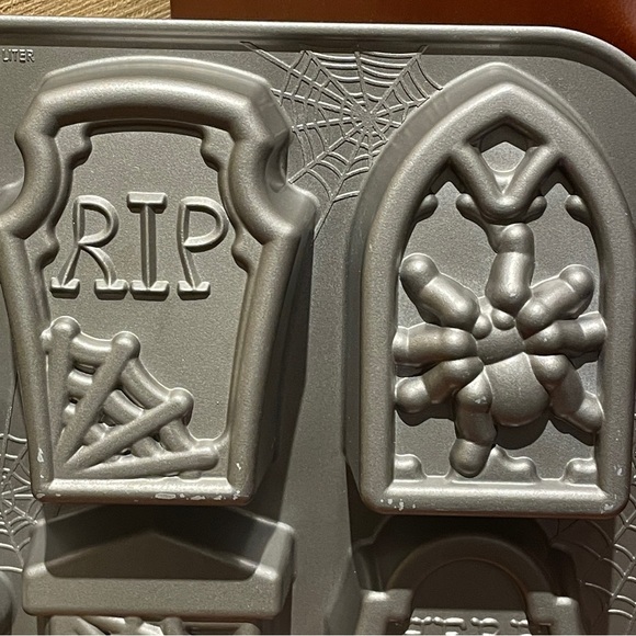 NordicWare Tombstone Cakelets Pan - Picture 6 of 9
